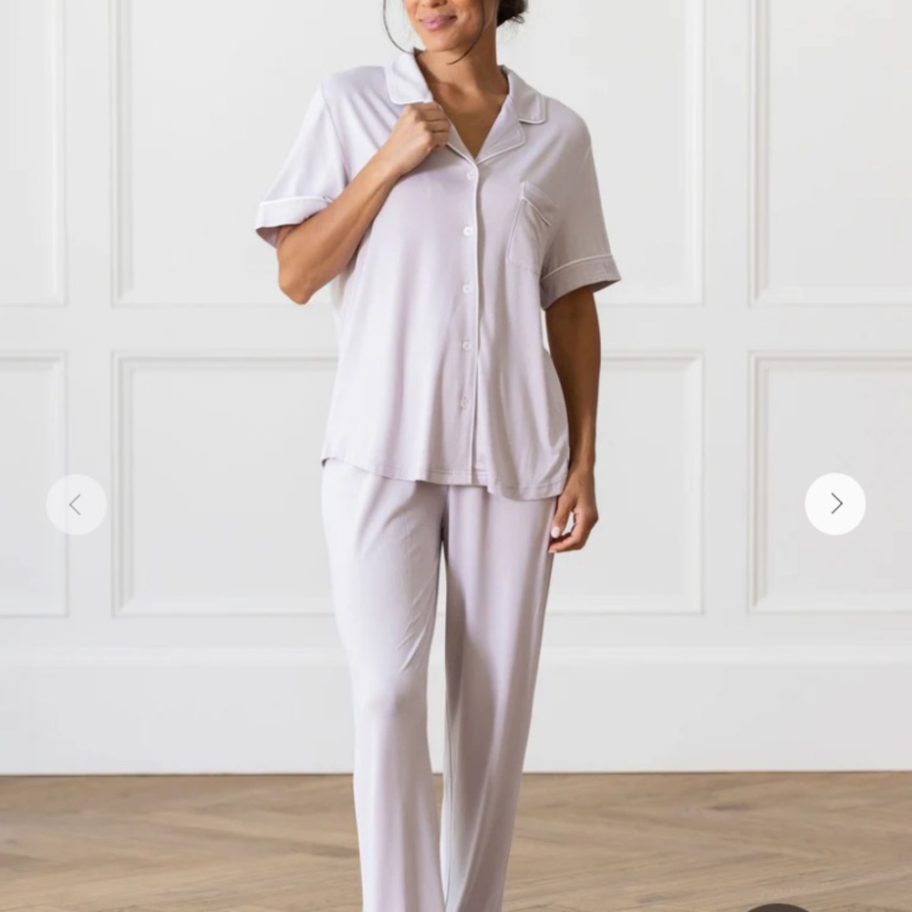 Cozy Earth Short Sleeve & Pant Bamboo Pajama Set
Size Small Lilac NWT